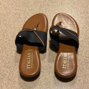 Italian Shoemakers “Asher” Brown/Navy Leather Thong Sandal w/Gold Accent Size 10
